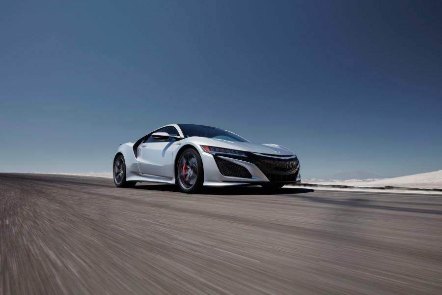  Acura NSX 2018 года  (фото 40 из 57)